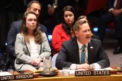 مايك والتز سفير الولايات المتحدة لدى الأمم المتحدة يتحدث خلال اجتماع لمجلس الأمن التابع للأمم المتحدة حول الوضع في إيران بمقر الأمم المتحدة في نيويورك 15 يناير الحالي (أ.ف.ب)