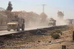 مركبات عسكرية أميركية تابعة للتحالف الدولي في دير حافر بحلب (أ.ب)