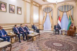 Yemen Cumhurbaşkanlığı Liderlik Konseyi üyeleri, Suudi Arabistan Savunma Bakanı Halid bin Selman ile bir görüşmede (Saba)