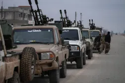 قوات من الجيش السوري تدخل دير حافر بريف حلب الشرقي اليوم (إ.ب.أ)