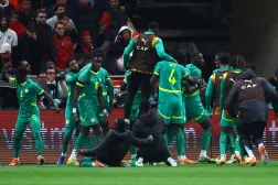 فرحة لاعبي السنغال بهدف الفوز (رويترز)