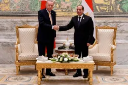 Mısır Cumhurbaşkanı Abdulfettah es-Sisi, 19 Aralık 2024’te yeni idari başkentte düzenlenen Gelişen Sekiz Ülke Ekonomik İşbirliği Zirvesi kapsamında Türkiye Cumhurbaşkanı Recep Tayyip Erdoğan ile bir araya geldi. (Mısır Cumhurbaşkanlığı)