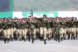 Pakistan Günü'nü kutlamak için düzenlenen askeri geçit töreninde Özel Hizmetler Grubu (SSG) askerleri, 23 Mart 2022 (Reuters)