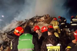 ns-Montana'da bir barda meydana gelen patlamanın ardından kurtarma ekipleri çalışmlarını sürdürüyor