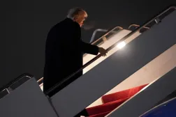 ABD Başkanı Donald Trump, Florida'ya giderken Air Force One uçağında (Reuters)