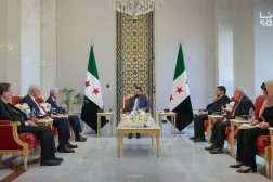 Bugün Şam’daki Halk Sarayı’nda gerçekleşen görüşmede, Suriye Cumhurbaşkanı Ahmed Şara, Kürt Ulusal Konseyi heyetini kabul etti. (SANA)