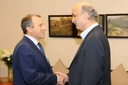 رئيس حزب «القوات اللبنانية» سمير جعجع ورئيس «التيار الوطني الحر» النائب جبران باسيل في لقاء سابق منذ سنوات (أرشيفية - وسائل إعلام لبنانية)