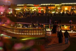 يُعد «موسم الرياض» أبرز المواسم الترفيهية في المنطقة ومن أهم المشاريع الوطنية التي أسهمت في إعادة تعريف صناعة الترفيه محلياً وإقليمياً (هيئة الترفيه)