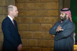 الأمير محمد بن سلمان يتحدث مع الأمير ويليام خلال جولتهما في الدرعية التاريخية (واس)