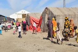 Displaced Sudanese gather near a food distribution point at the Abu al-Naga displacement camp in the Gedaref State, some 420km east of the capital Khartoum on February 6, 2026. (AFP)