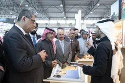 من زيارة سفير خادم الحرمين الشريفين في دمشق د. فيصل المجفل جناحَ المملكةِ ضيفِ شرف «معرض دمشق الدولي للكتاب» (حساب السفارة السعودية)