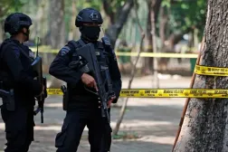 Endonezya polisi sözcüsü, dün sabah Endonezya'nın doğusundaki Güney Papua'da bir havaalanına iniş yapan küçük ticari uçağa saldırganların ateş açması sonucu pilot ve yardımcı pilotun öldüğünü söyledi (Reuters)