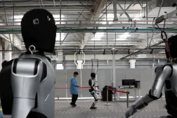 Çin hükümeti, yerel şirketleri insansı robotlar geliştirmeleri için teşvik ediyor. (Reuters)