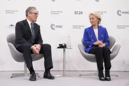 Avrupa Komisyonu Başkanı Ursula von der Leyen ve İngiltere Başbakanı Keir Starmer (Reuters)