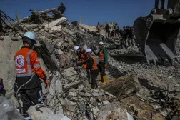 Palestinian civil defense teams working to recover the remains of 67 members of the Abu Nasr family from beneath the rubble of their home after it was destroyed in an Israeli airstrike in Beit Lahia, north of Gaza City, 15 February 2026. (EPA) 