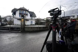 محادثات أميركا وإيران تبدأ على وقع تهديدات ترمب وخامنئي (تغطية حية)