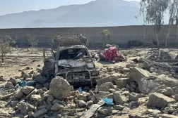 آثار الدمار بعد غارة جوية باكستانية على ولاية ننكرهار الأفغانية (إ.ب.أ)