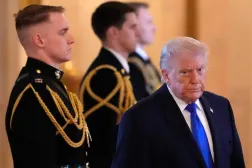 الرئيس ترمب خلال فاعلية في القاعة الشرقية بالبيت الأبيض الاثنين (أ.ب)