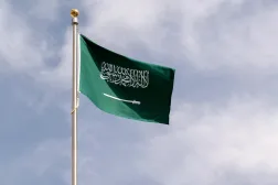 السعودية أكدت أنها ستتخذ جميع الإجراءات اللازمة للذود عن أمنها وحماية أراضيها ومواطنيها والمقيمين فيها (موقع يوم العلم السعودي)
