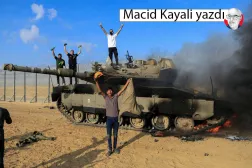 İsrail-Gazze sınırının İsrail tarafında, güney İsrail'e sızan Filistinli militanların açtığı ateş sonucu yanan bir İsrail tankı, 7 Ekim 2023 (Reuters)