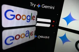 Google'ın ve yapay zeka asistanı Gemini'ın logosunu, Fransa'nın Toulouse kentinde 18 Şubat 2026'da gösteren ekranlar (AFP)