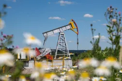 Petrol fiyatlarının varil başına 100 dolara ulaşacağına dair beklentiler artıyor. (Reuters)