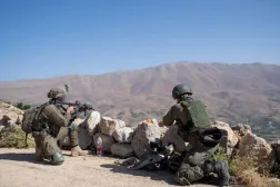 صورة نشرها الجيش الإسرائيلي لجنود ينفذون عمليات بالقرب من جبل الشيخ في سوريا يوليو 2025