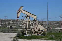 Kaliforniya’nın Kern County bölgesindeki bir petrol kuyusu (AFP)