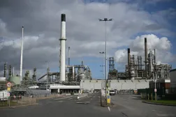 İngiltere'nin kuzeydoğusundaki South Killingholme yakınlarında bulunan ve Phillips 66 tarafından işletilen Humber rafinerisi (AFP)