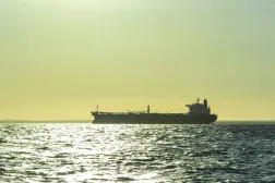 Birleşik Krallık Deniz Ticaret Operasyonları (UKMTO) Şarjah açıklarında bir kargo gemisinin hedef alındığını açıkladı (QNA)