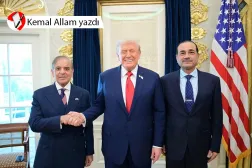 Pakistan Başbakanı Şahbaz Şerif, Genelkurmay Başkanı Mareşal Seyyid Asım Münir ve ABD Başkanı Donald Trump, 26 Eylül 2025'te Beyaz Saray'da (AFP)
