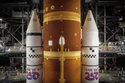 NASA’nın Kennedy Uzay Merkezi’nde bulunan devasa Artemis (SLS) roketi (AFP)