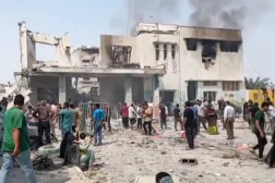 صورة من التلفزيون الإيراني الرسمي لموقع الضربة التي استهدفت مدرسة للبنات في جنوب البلاد (أ.ف.ب)