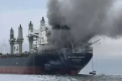 هجوم سابق على ناقلة نفط في مضيق هرمز (أ.ف.ب)