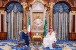 ولي العهد السعودي الأمير محمد بن سلمان خلال لقائه رئيسة الوزراء الإيطالية جورجيا ميلوني في جدة (واس)