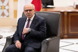 رئيس الوزراء اللبناني نواف سلام خلال اجتماع في مكتبه ببيروت يوم 16 فبراير 2026 (د.ب.أ)