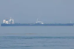 Umman Denizi'nde seyreden bir petrol tankeri (Arşiv - Reuters)