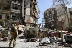 A Lebanese army soldier stands next to a destroyed residential building the day after an Israeli airstrike in the Ain Mreisseh neighborhood of Beirut, Lebanon, 09 April 2026. EPA/WAEL HAMZEH