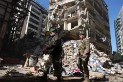 Members of the military at the site of an Israeli strike carried out on Wednesday April 8, in Ain Al Mraiseh in Beirut, Lebanon, April 9, 2026. REUTERS/Mohamed Azakir 