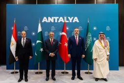 This handout photograph taken and released by Turkish Foreign Ministry on April 17, 2026, shows Türkiye's Foreign Minister Hakan Fidan (2nd R), Saudi Arabia's Foreign Minister Faisal bin Farhan Al-Saud (R), Egyptian counterpart Badr Abdelatty (L) and Pakistan's Foreign Minister Ishaq Dar (2nd L) poses family photo during the 5th edition of the Antalya Diplomacy Forum (ADF2026) in Antalya. (Photo by Turkish Foreign Ministery Press Service / TURKISH FOREIGN MINISTRY / AFP) CLIENTS