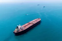 Panama Kanalı'ndan geçen bir gemi (AFP)