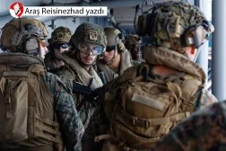 CENTCOM bölgesine ulaşan USS Tripoli gemisindeki ABD Deniz Kuvvetleri birlikleri, 27 Mart 2026 (AP)