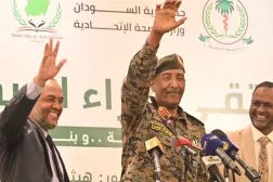 Sudan Egemenlik Konseyi Başkanı Abdulfettah el-Burhan, cumartesi günü yanında Sağlık Bakanı Heysem Muhammed İbrahim ile Sağlık Forumu'na hitap ederken (Sudan Sağlık Bakanlığı Facebook sayfası)