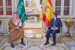 Suudi Arabistan Dışişleri Bakanı Prens Faysal bin Ferhan, Madrid’de İspanyol mevkidaşı José Manuel Albares ile yaptığı görüşmeler sırasında (İspanya Dışişleri Bakanlığı)