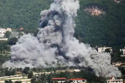 İsrail tarafından düzenlenen ve Lübnan'ın güneyindeki Cercua beldesini hedef alan hava saldırısının yapıldığı bölgeden yükselen duman (AFP)