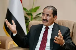(foto altı) Yemen İçişleri Bakanı Tümgeneral İbrahim Haydan, Yemen ile Suudi Arabistan arasındaki güvenlik koordinasyonunun en üst düzeyde olduğunu belirtti. (Fotoğraf: Turki el-Ukayli)