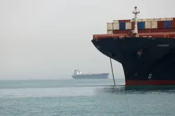  İran’ın Hürmüz Boğazı’nı kapatması nedeniyle körfezde mahsur kalan denizciler izole bir yaşam sürüyor. (WANA – Reuters)