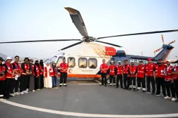 Ambulans helikopterler, hacı adaylarına hizmet etmek için gökyüzünde asılı duran can damarları gibi (Fotoğraf: Beşir Salih)