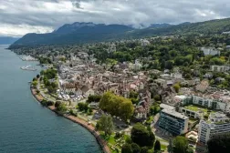 FILE PHOTO: A drone views shows the Evian Resort hotel overlooking Lake Geneva (Leman) where the 2026 G7 summit will take place in Evian-les-Bains, France, September 12, 2025. REUTERS/Denis Balibouse/File Photo