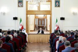 İran Dışişleri Bakanı Abbas Arakçi, Tahran'da akredite olan yabancı diplomatik misyonların ve uluslararası kuruluşların büyükelçileri ve temsilcileriyle bir araya geldi (İran Dışişleri Bakanlığı)